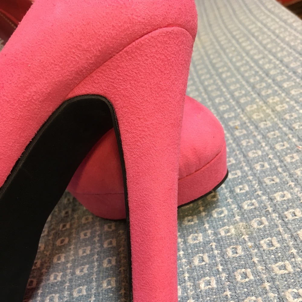 Shoes - Picture 3 of 7